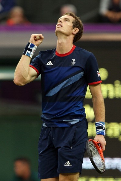 Niềm hy vọng của nước chủ nhà, Andy Murray đã giành quyền vào vòng ba sau chiến thắng 2-0 trước Jarkko Nieminen [6-2, 6-4].